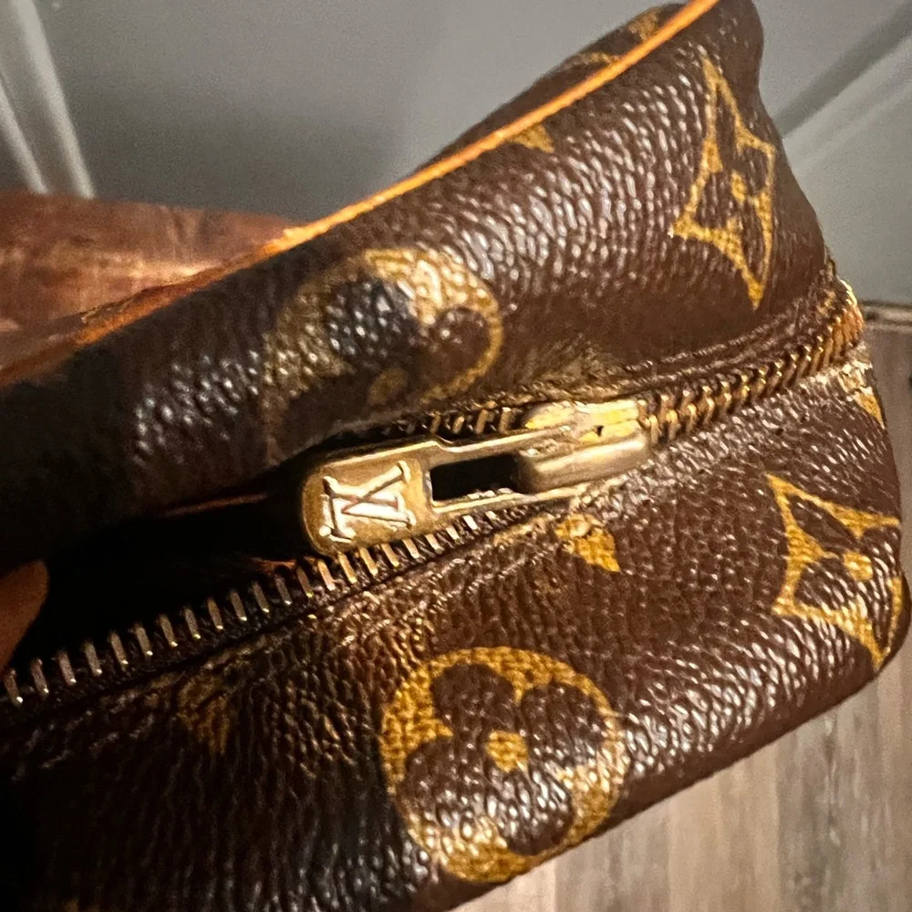 Louis Vuitton Brown Monogram Vintage Crossbody Bag - Picture 6 of 16